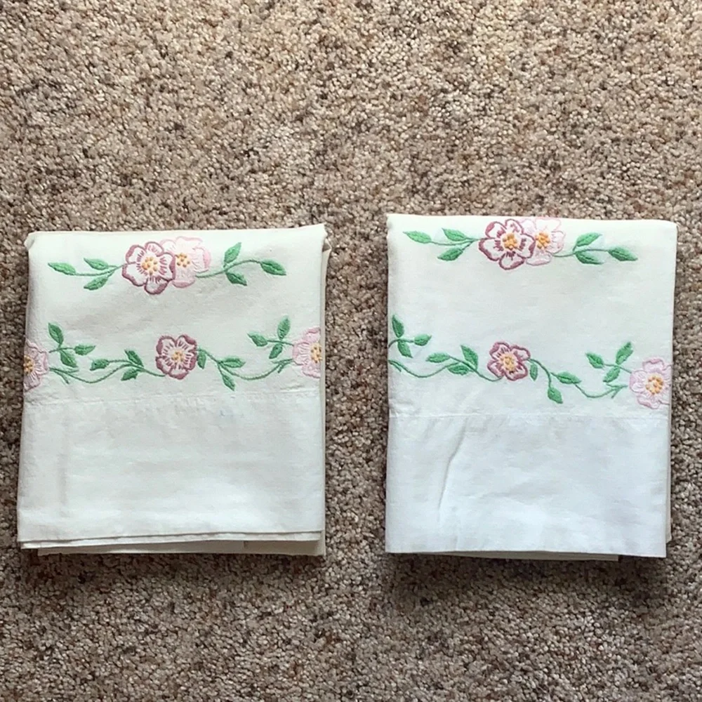 Vintage Embroidered Floral Pillowcase Set of 2